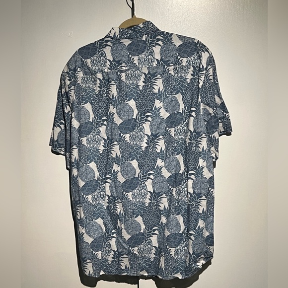 UNTUCKit Hawaiian Shirt - Picture 2 of 2